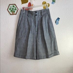 Hunt Club Gray Bermudas with Pleats and High Waist